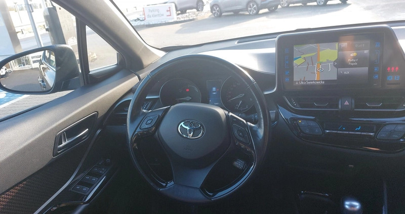 Toyota C-HR cena 89900 przebieg: 70490, rok produkcji 2017 z Stawiski małe 301